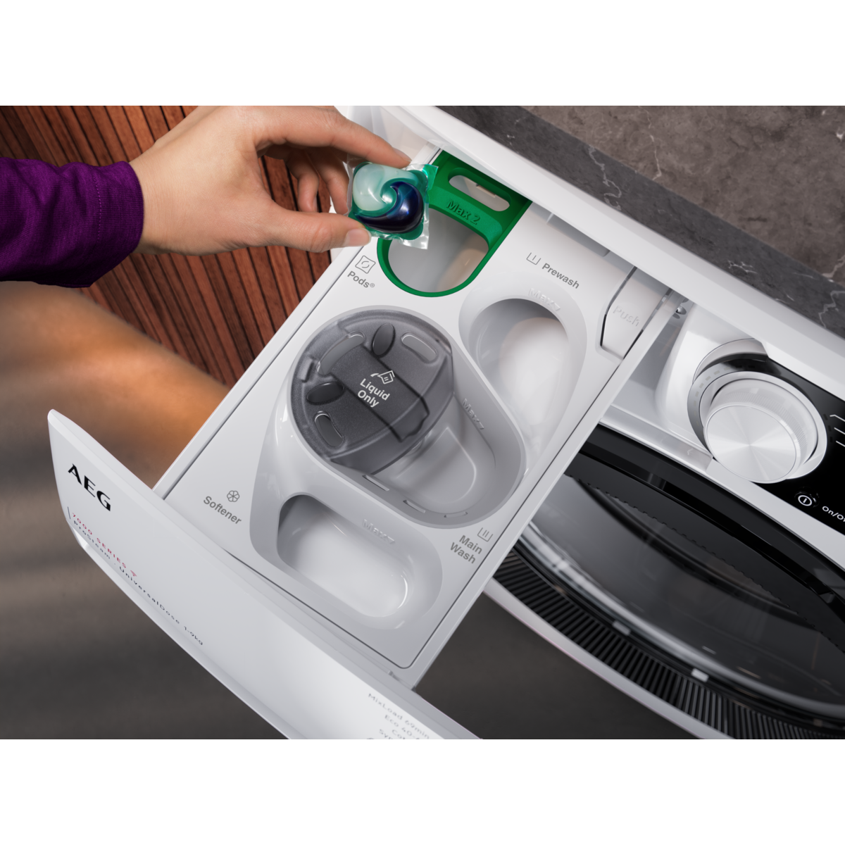 AEG - 10 kg washing machine - LFR73164OP