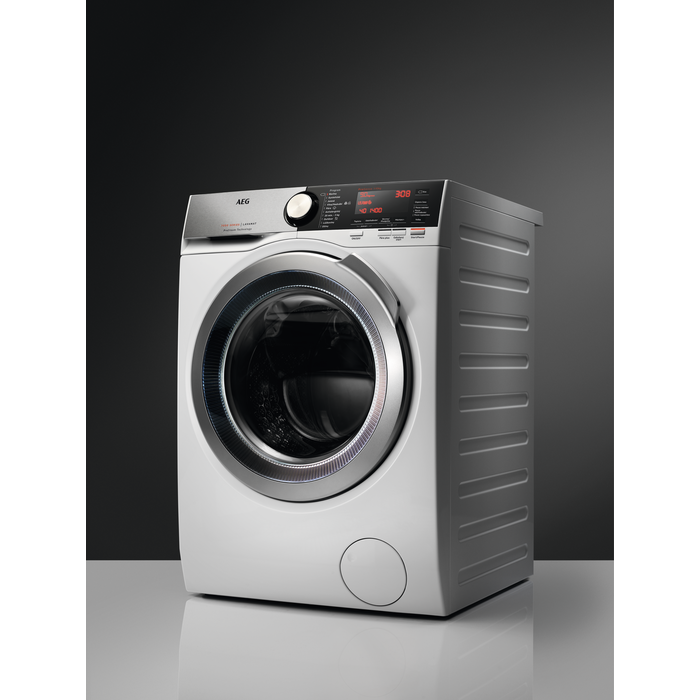 AEG - 8 kg washing machine - L7FNC48SP