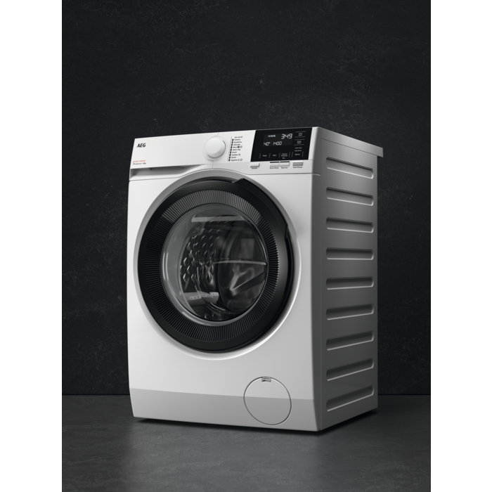 AEG - 9 kg washing machine - LFR61944BP